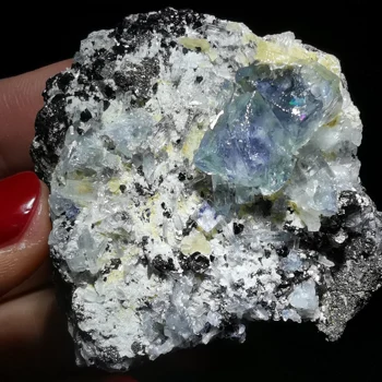 82.3 Гнатуральная рядка люляк, флуорит, кристал, парагенетические образци на минерали вольфрамита, колекция бижута от кварцов КАМЪК