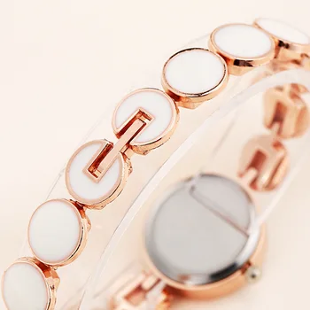 Европа и Съединените Щати Изящни часовници Дамски часовник - гривна Скорост на продажбите на популярните часовници Модни дамски часовници Златни часовници