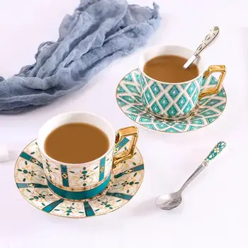 Златни керамични чаши за кафе и чинии, пномпеньские европейските английски чаши за кафе, чаши за следобеден чай и чаши и чинии.