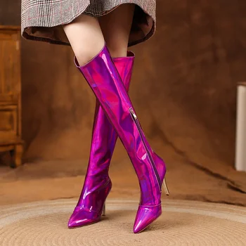 Модни дамски обувки в Париж, отразени ботуши до коляното от лачена кожа на висок ток и мълния, популярни женски танцови обувки в Европейския и американския стил